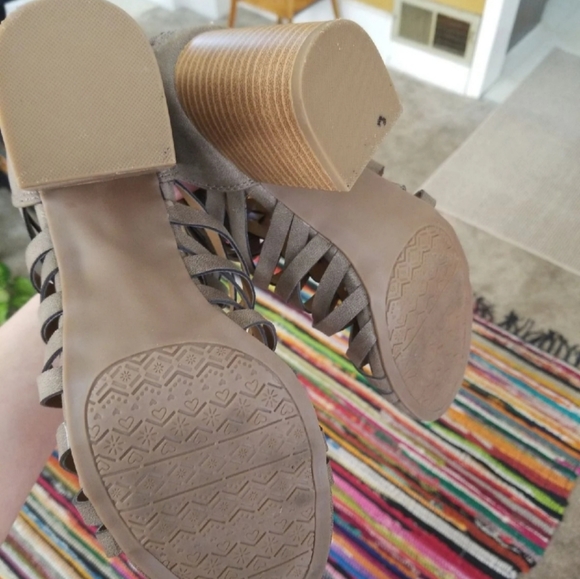 Like new Maurices sandals - Picture 3 of 3